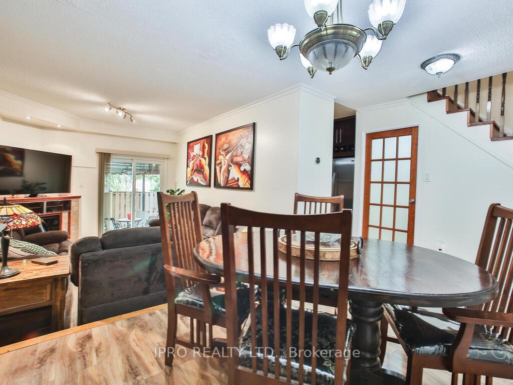 4 Bedrooms Condo at 485 Meadows, Mississauga For sale