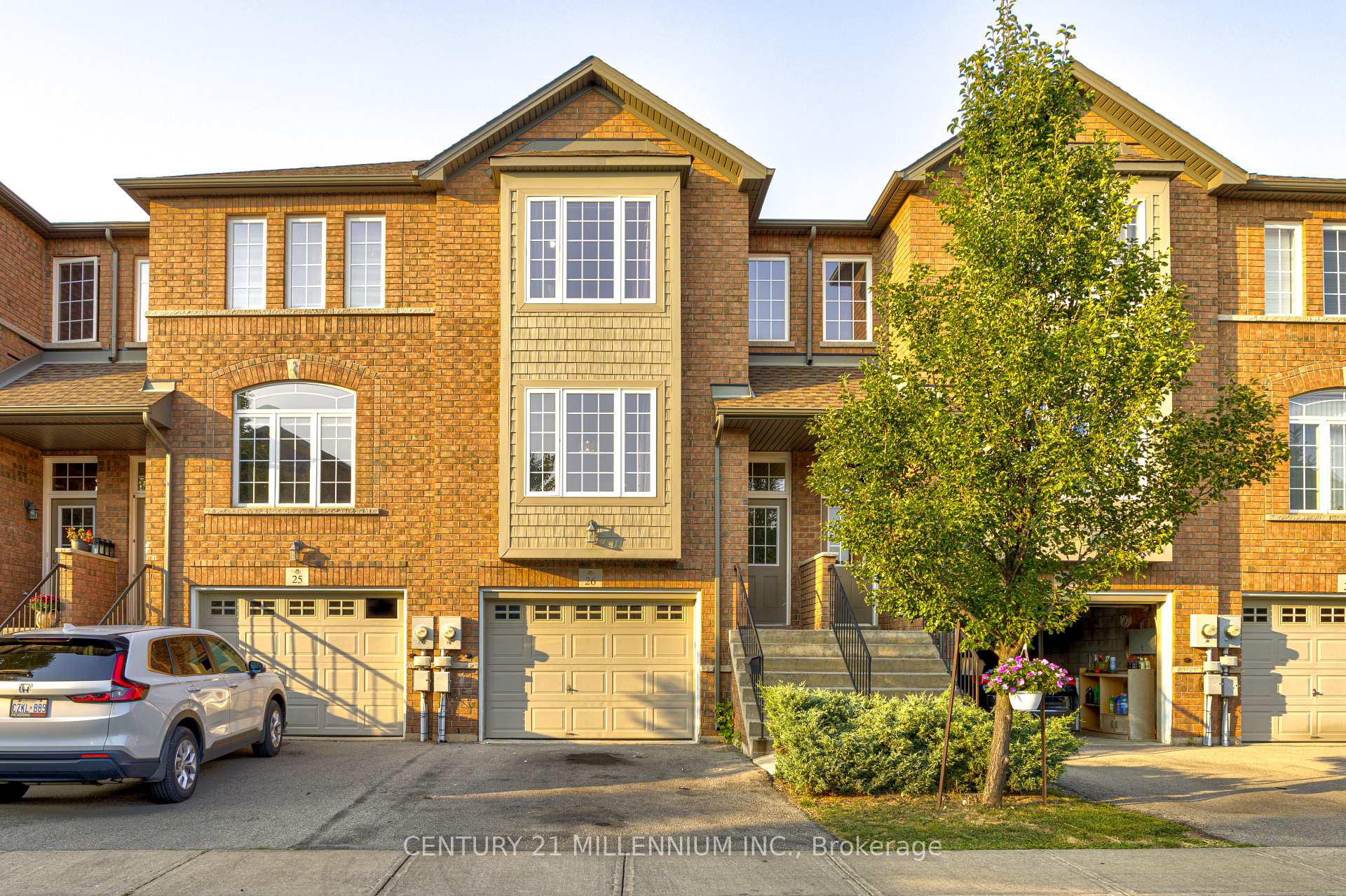 3 Bedrooms Condo at 151 Green,  Hamilton For sale