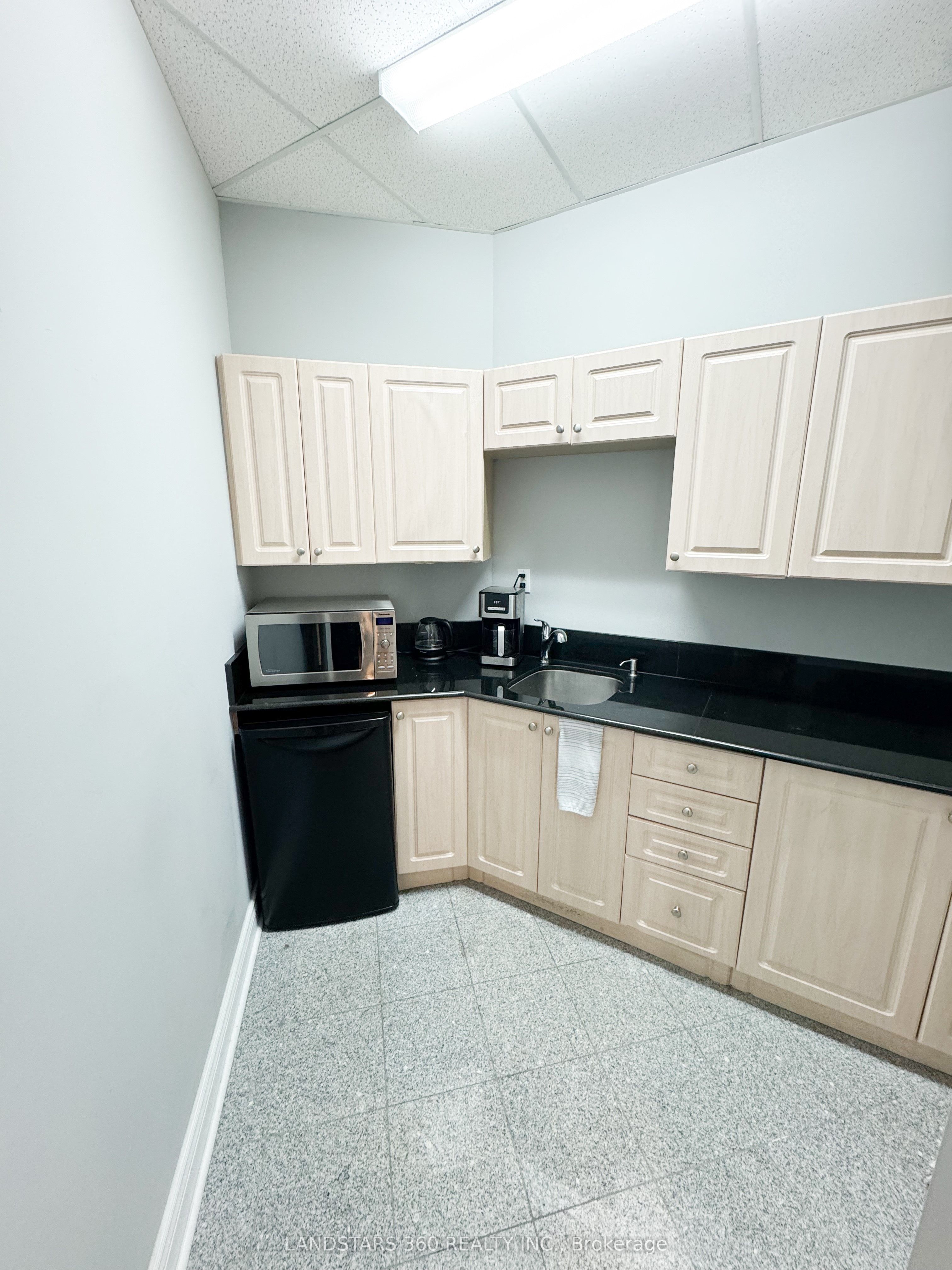 9140 Leslie Street, #407