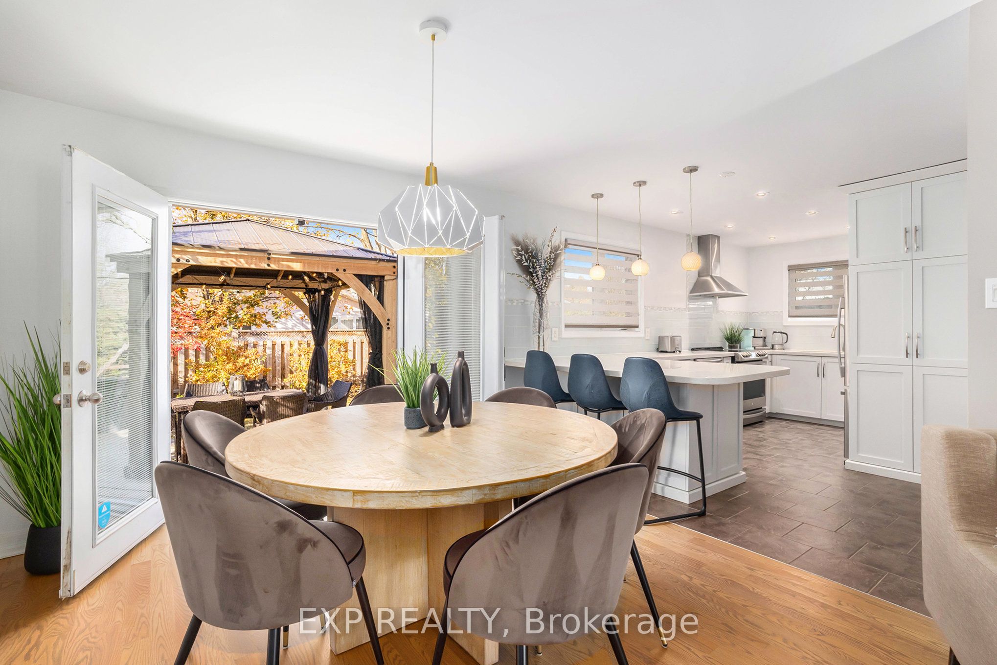 733 Southmore Drive W