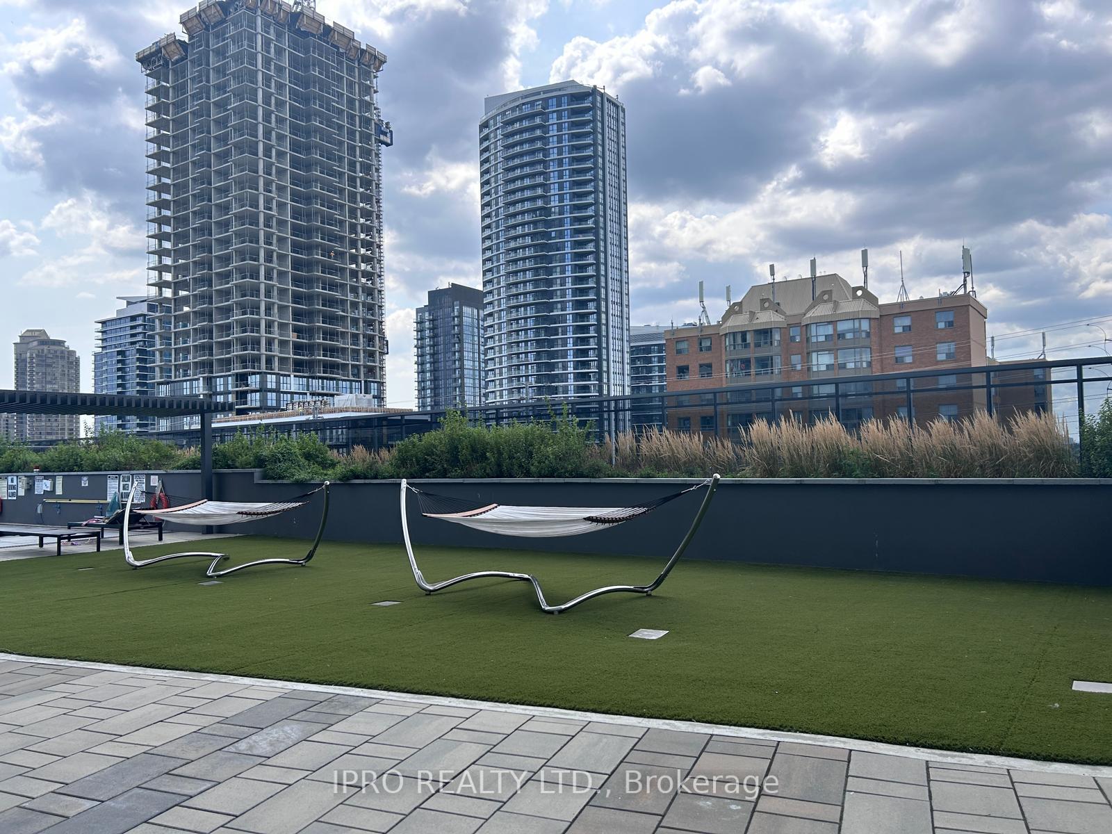 2 Bedrooms Condo at 8 Nahani, Mississauga For sale