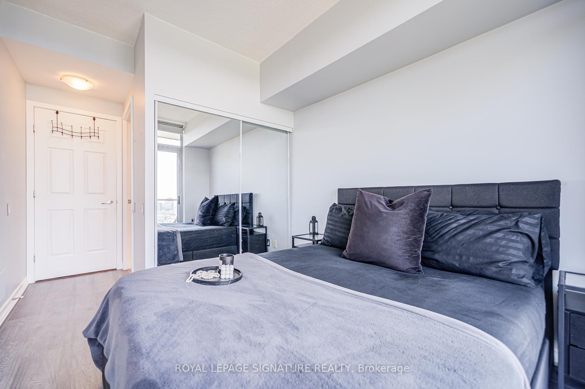 2 Bedrooms Condo at 105 The Queensway, Toronto For sale
