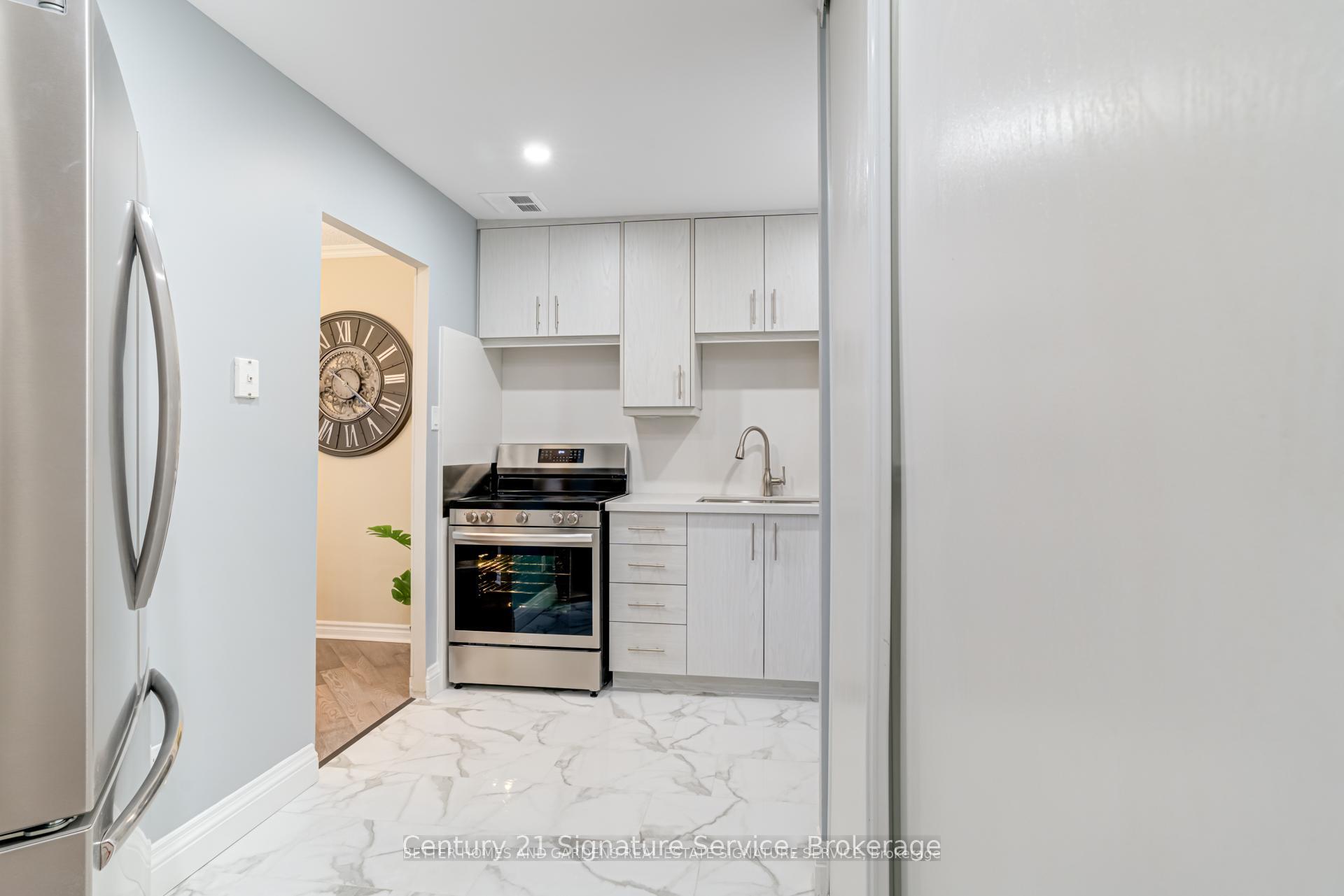 2 Bedrooms Condo at 2001 Bonnymede, Mississauga For sale