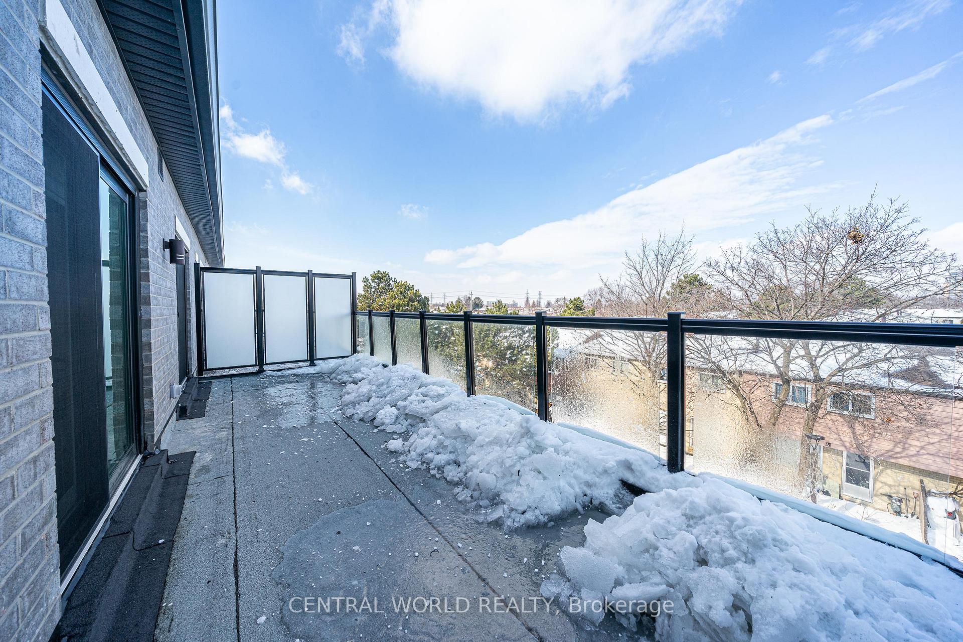 2 Bedrooms Condo at 50 Morecambe, Toronto For sale
