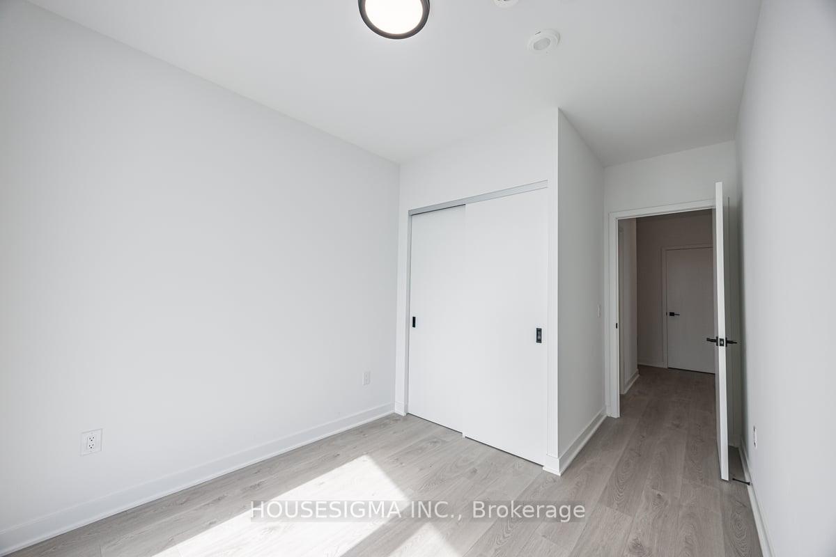 3 Bedrooms Condo at 36 Zorra,  Toronto For sale