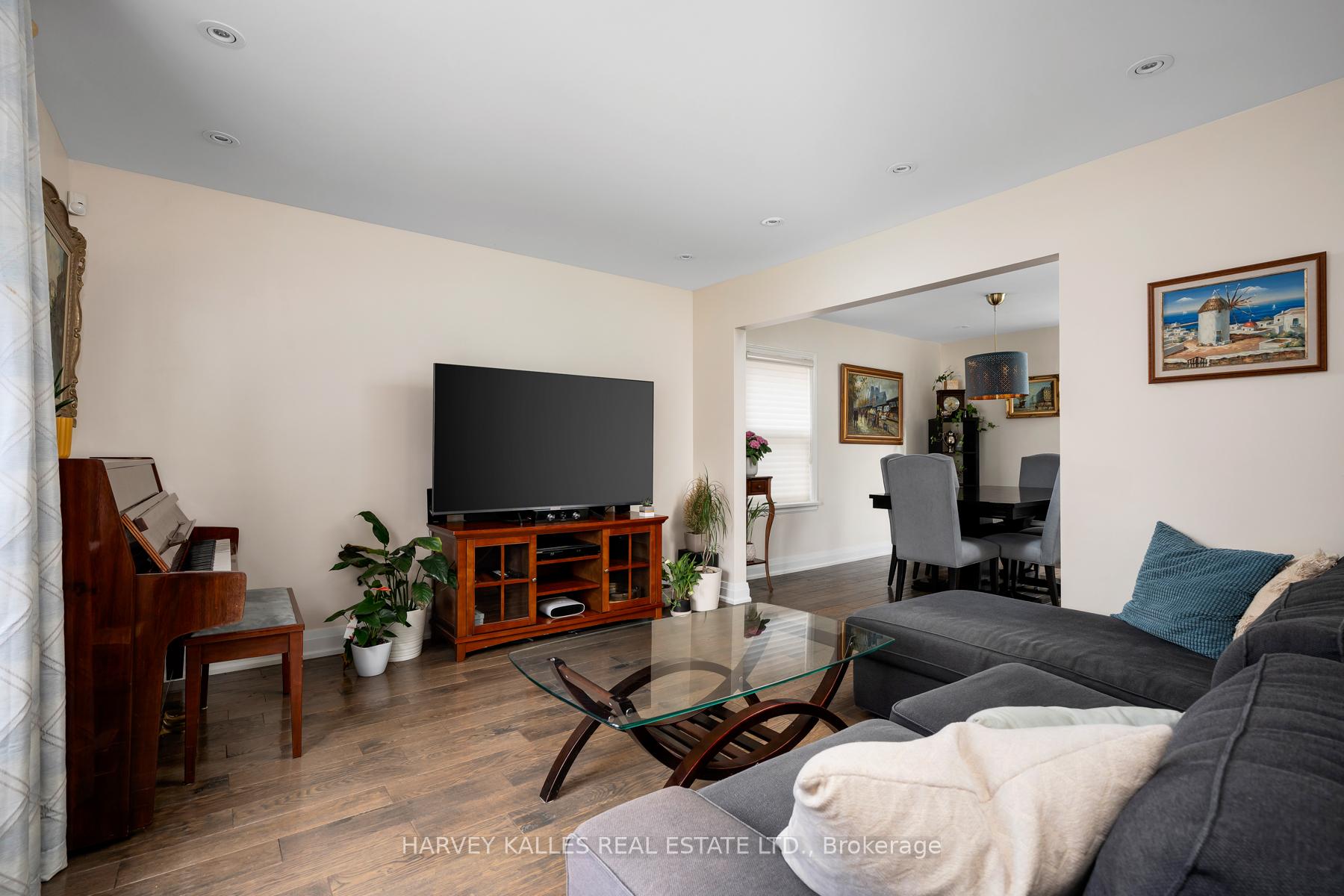 89 Charleswood Drive