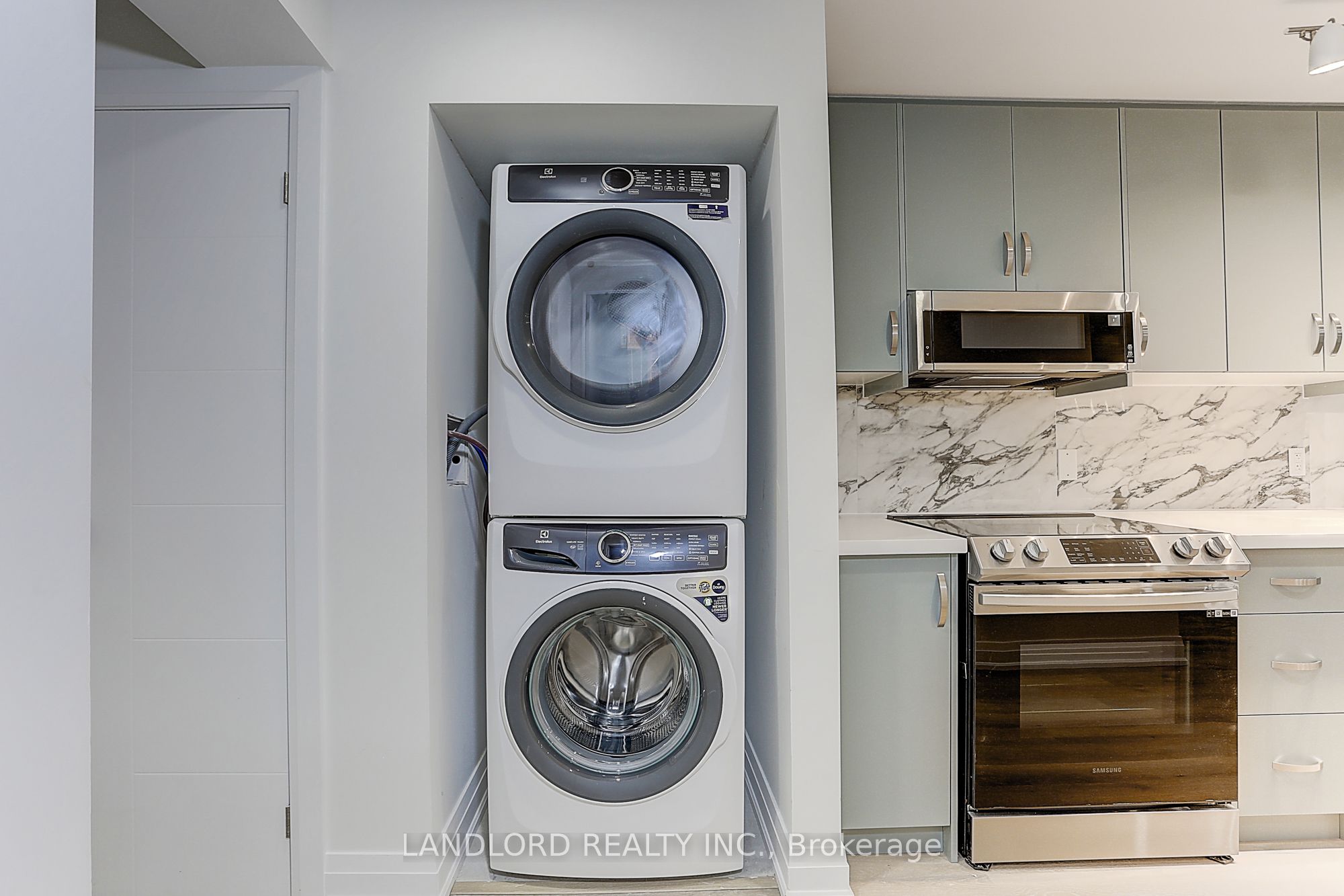 30 Lambton Avenue, #Lower