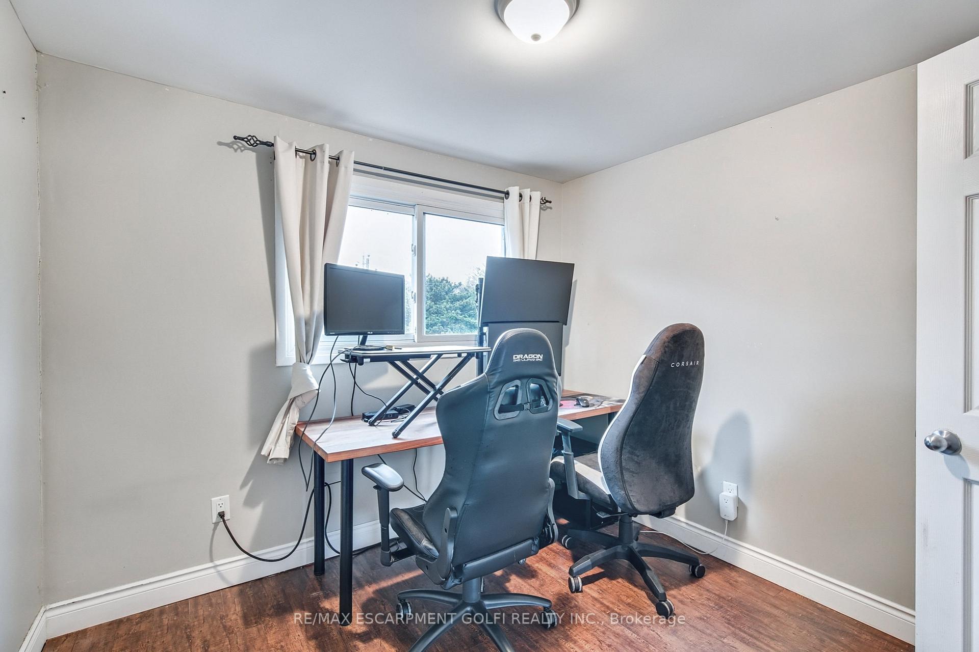 4 Bedrooms Condo at 23 WATSONS, Hamilton For sale