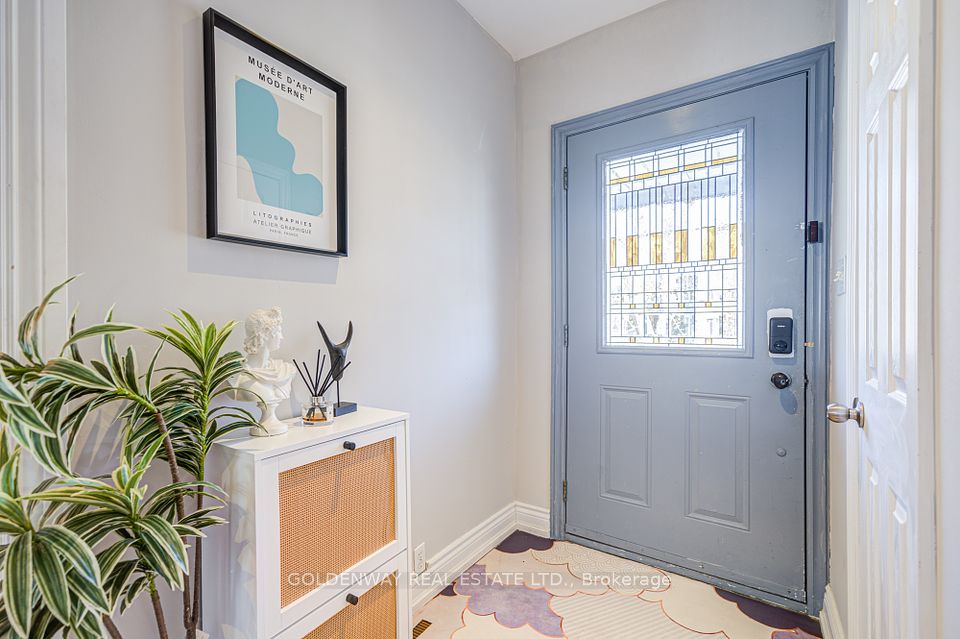 211 Pemberton Avenue, Toronto, ON M2M 1Y9