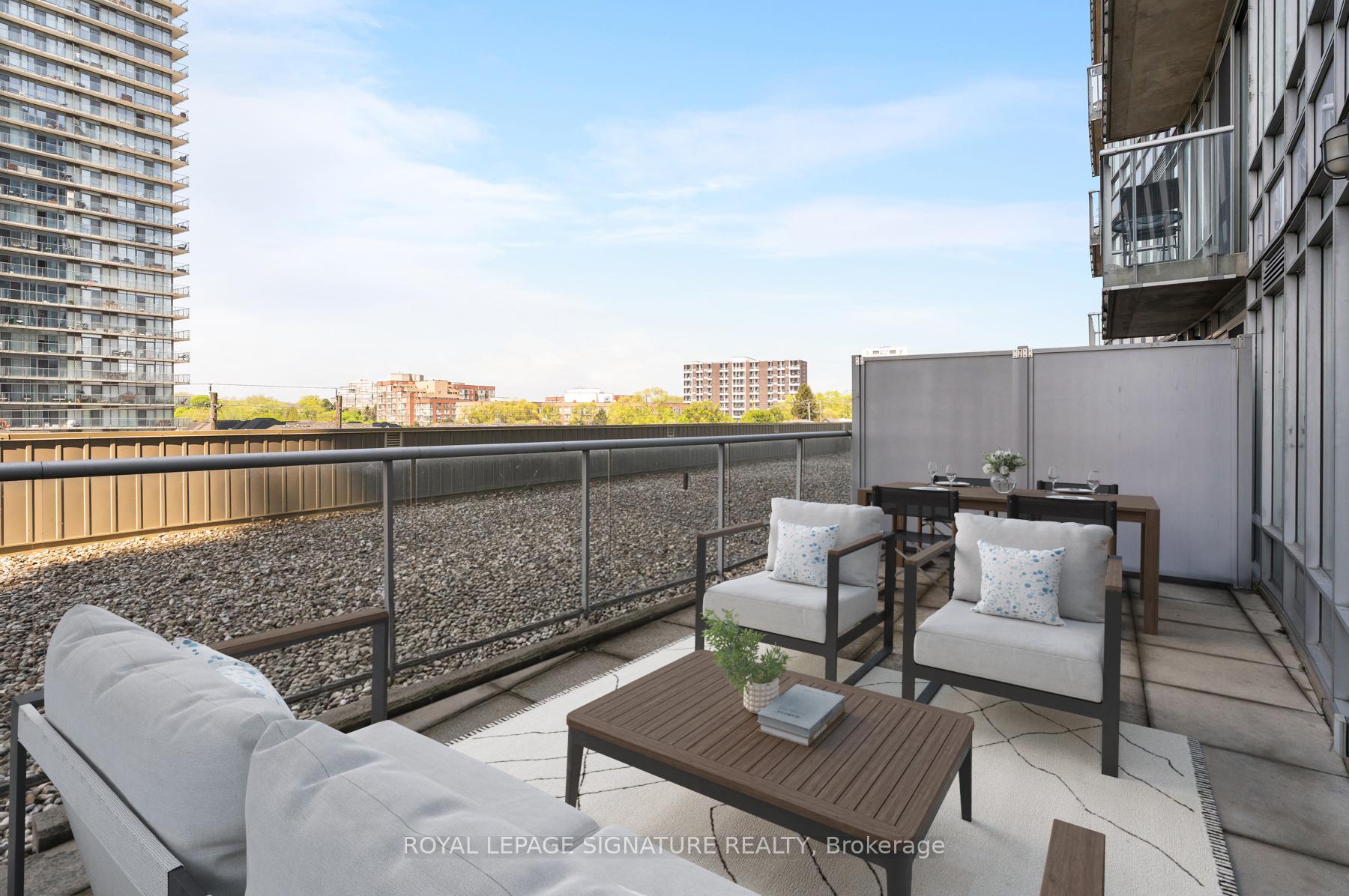 1 Bedroom Condo at 15 Windermere, Toronto For sale