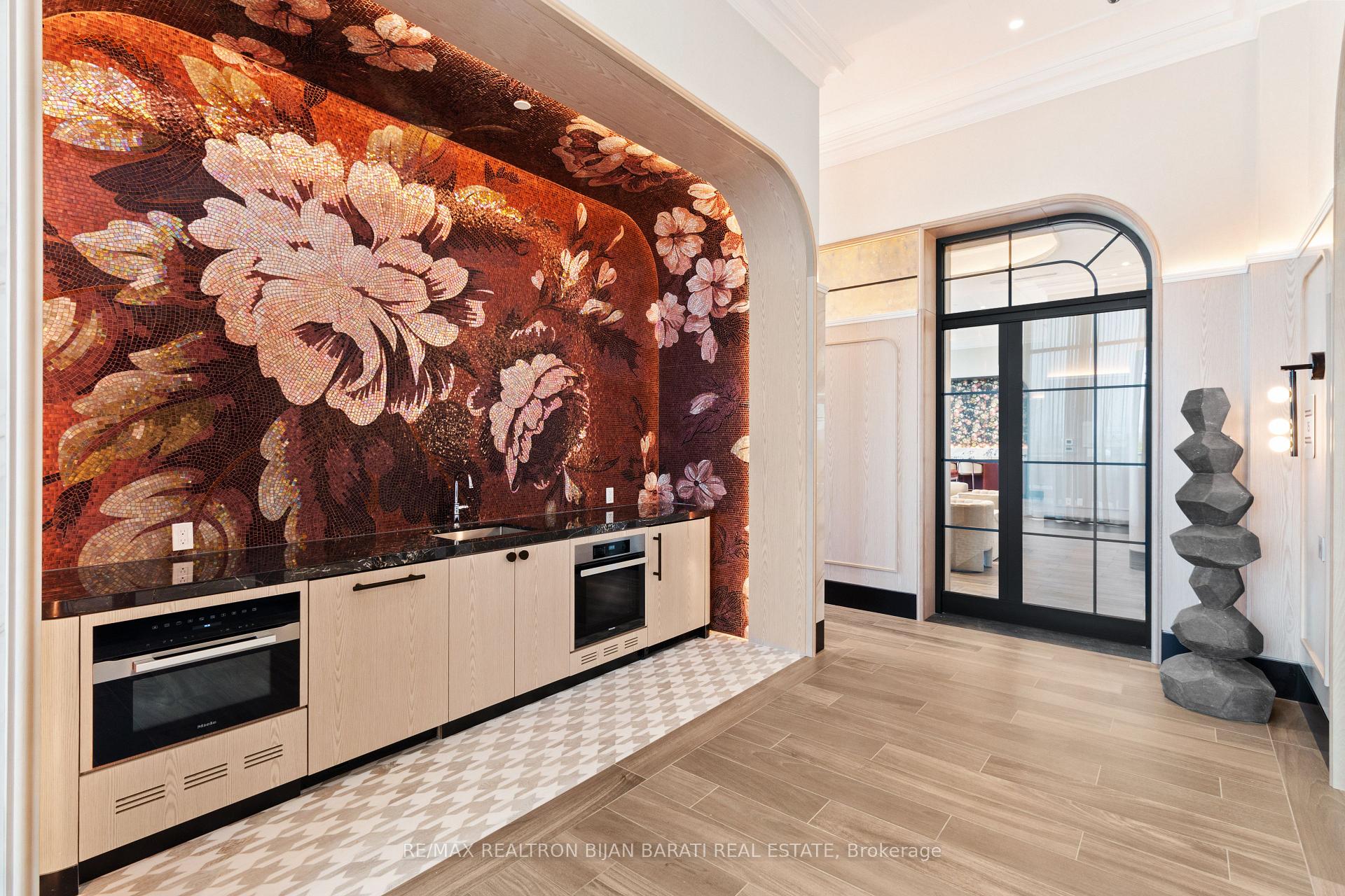 3 Bedrooms Condo at 10 Inn On The Park, Toronto For sale