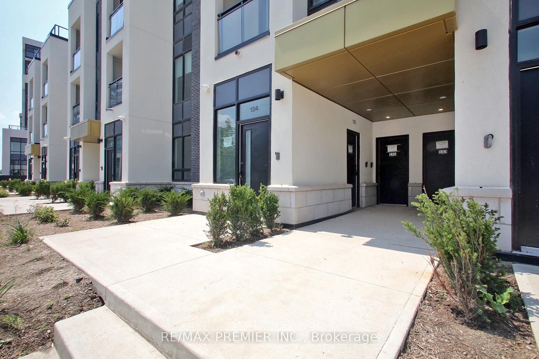 2 Bedrooms Condo at 3020 Trailside, Oakville For sale