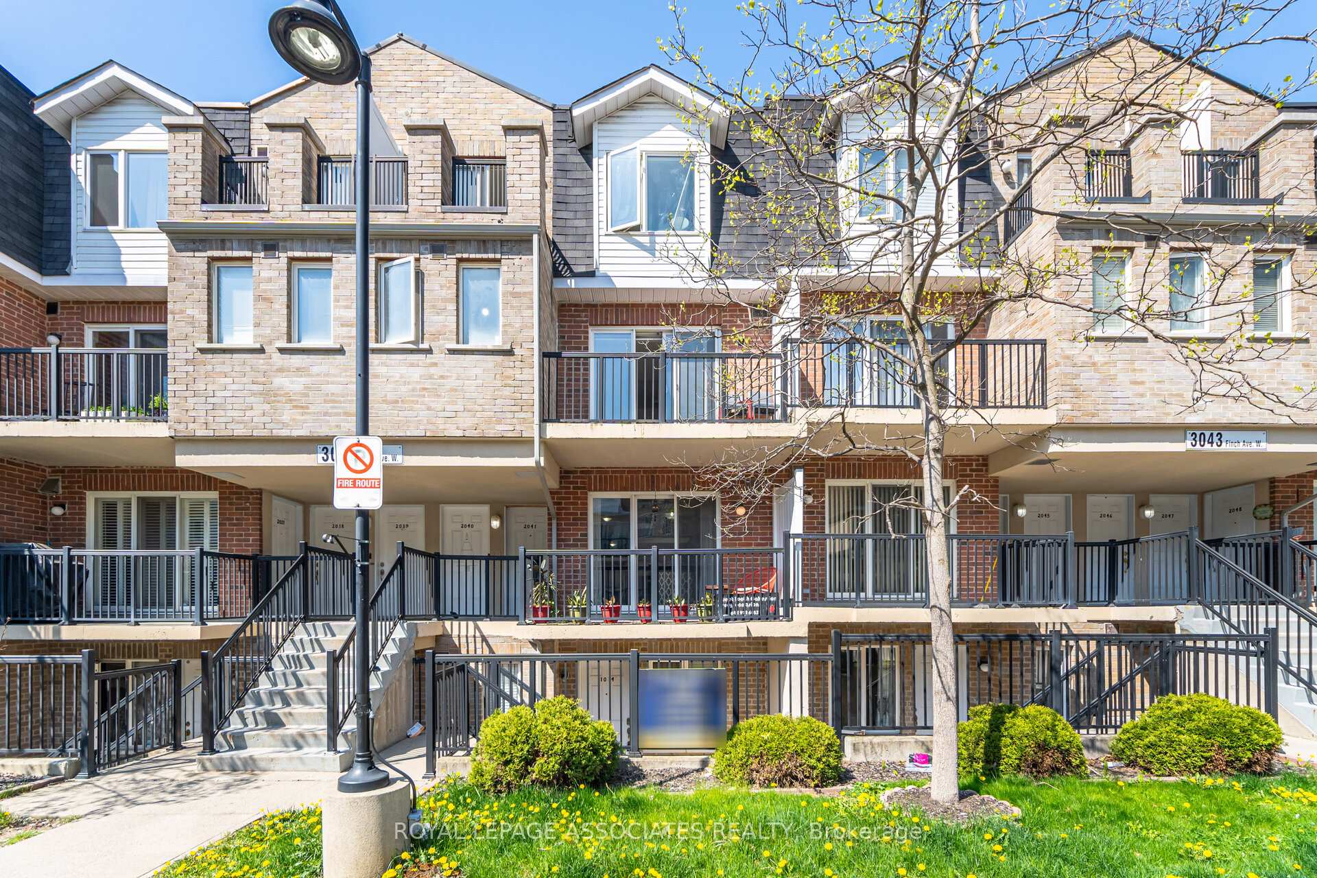 3 Bedrooms Condo at 3043 Finch, Toronto For sale