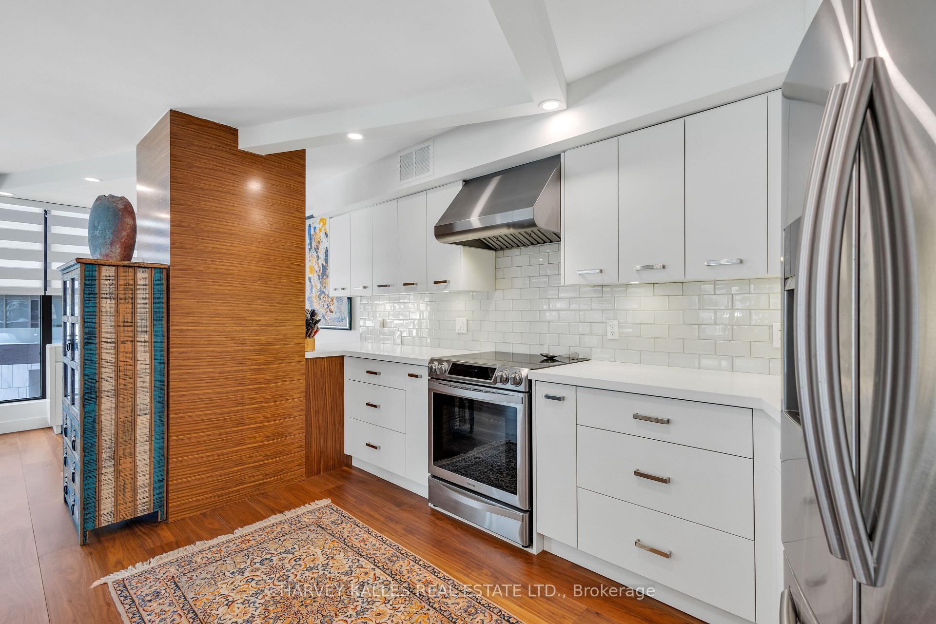 2 Bedrooms Condo at 1331 Bay, Toronto For sale