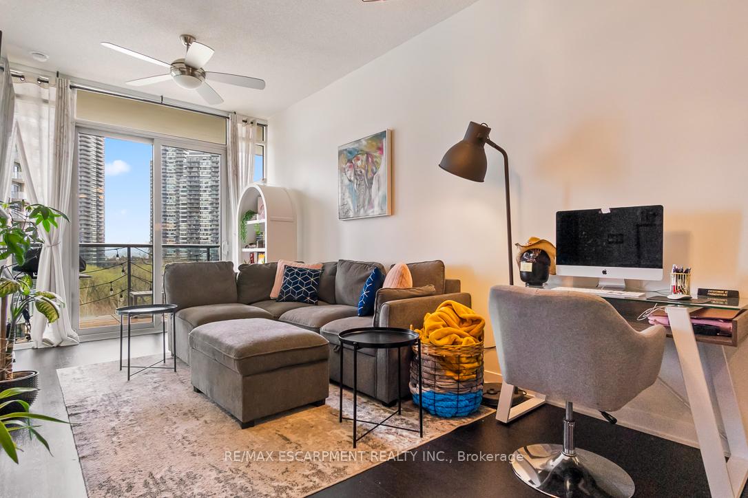 2 Bedrooms Condo at 88 Park Lawn,  Toronto For sale