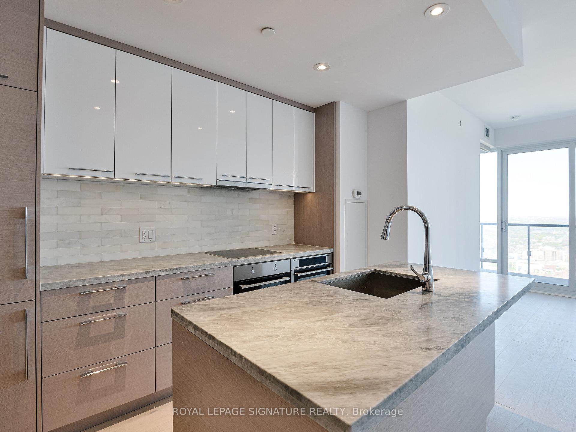 2 Bedrooms Condo at 488 University,  Toronto For sale