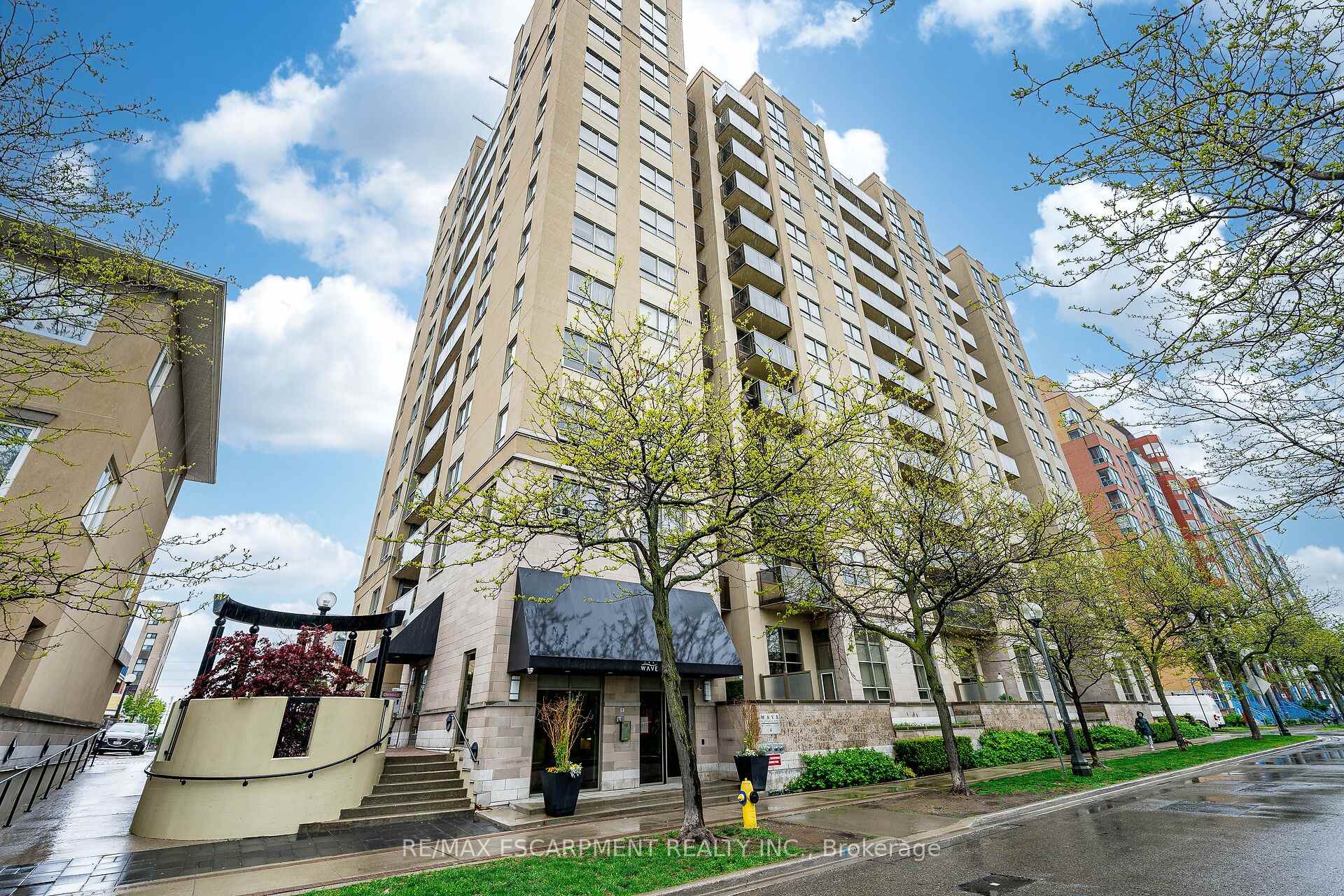 2 Bedrooms Condo at 4 Elsinore, Toronto For sale