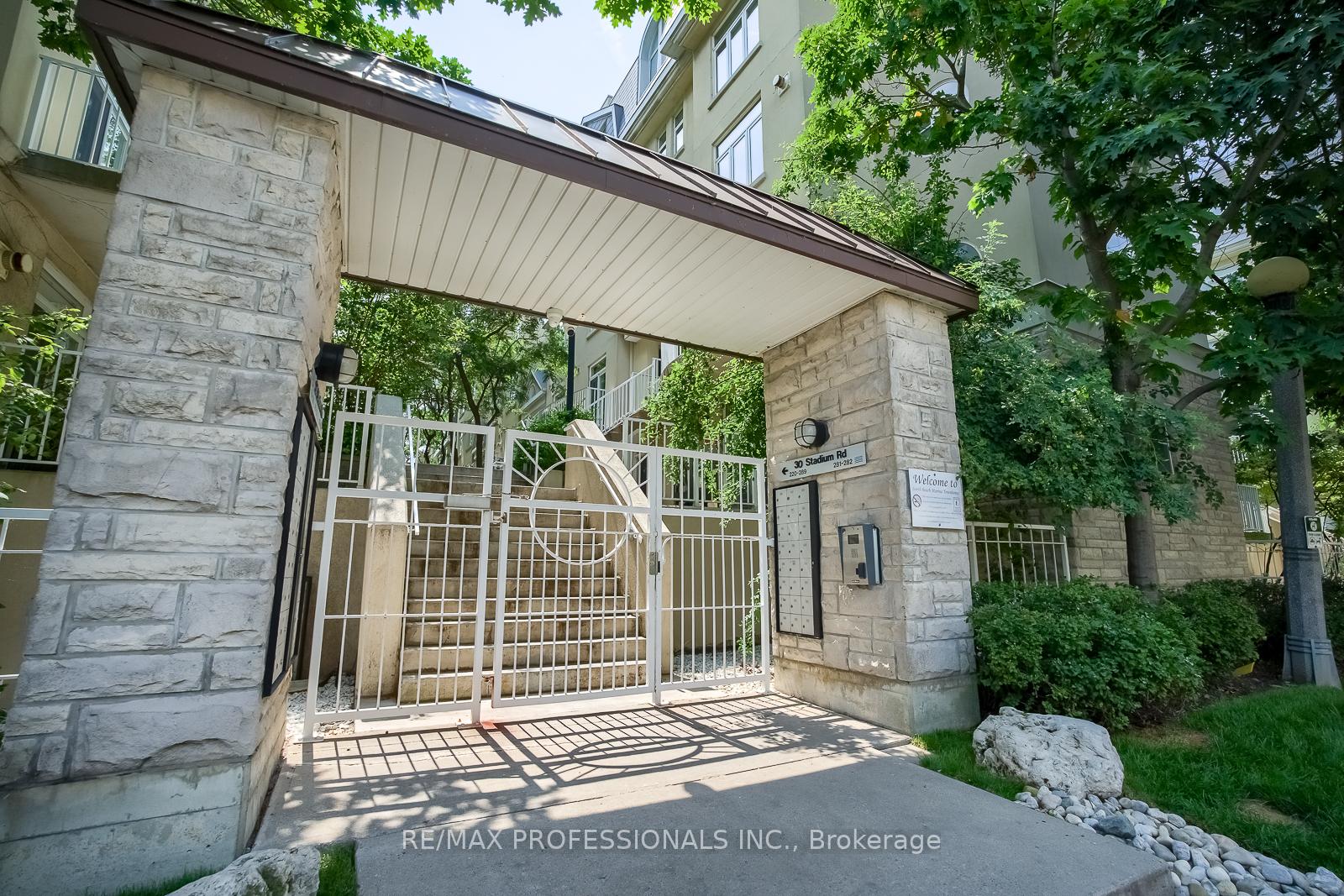 2 Bedrooms Condo at 36 Stadium, Toronto For sale