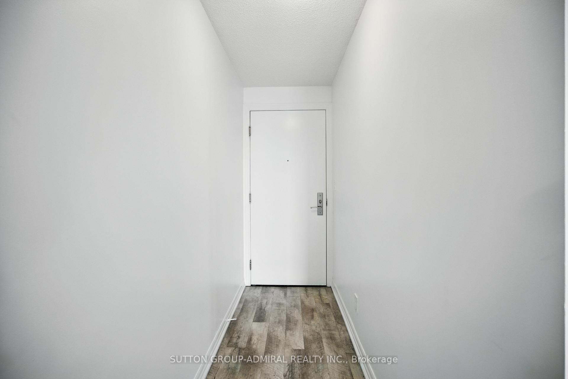 1 Bedroom Condo at 30 Herons Hill, Toronto For sale