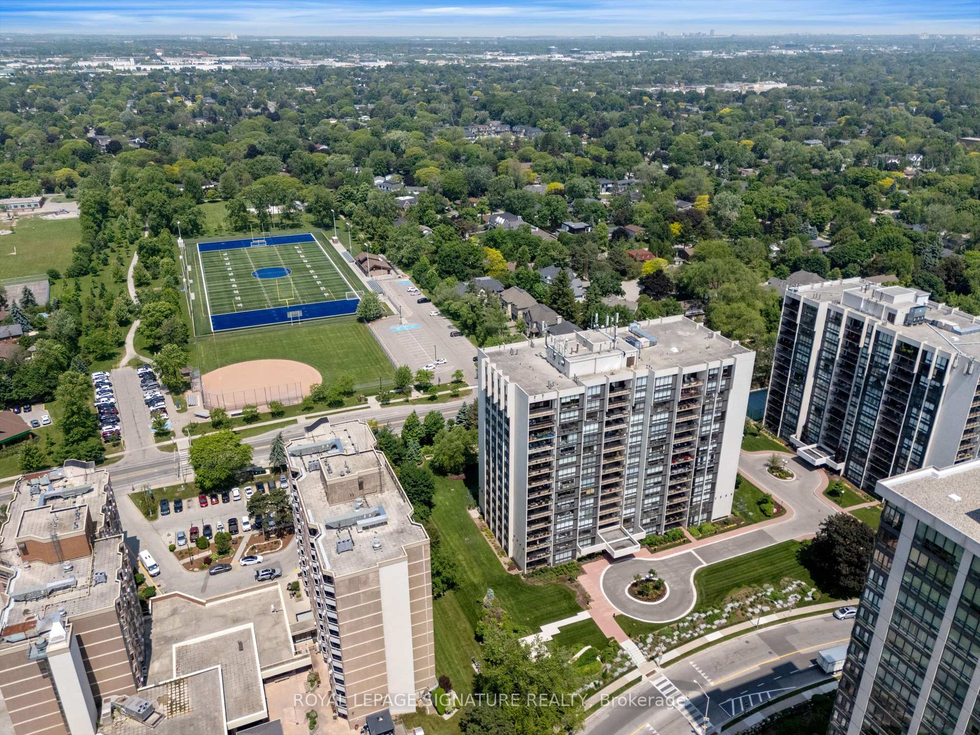 3 Bedrooms Condo at 2185 Marine, Oakville For sale