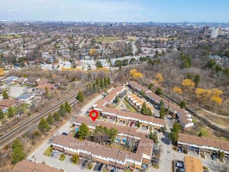 4 Bedrooms Condo at 3175 KIRWIN,  Mississauga For sale