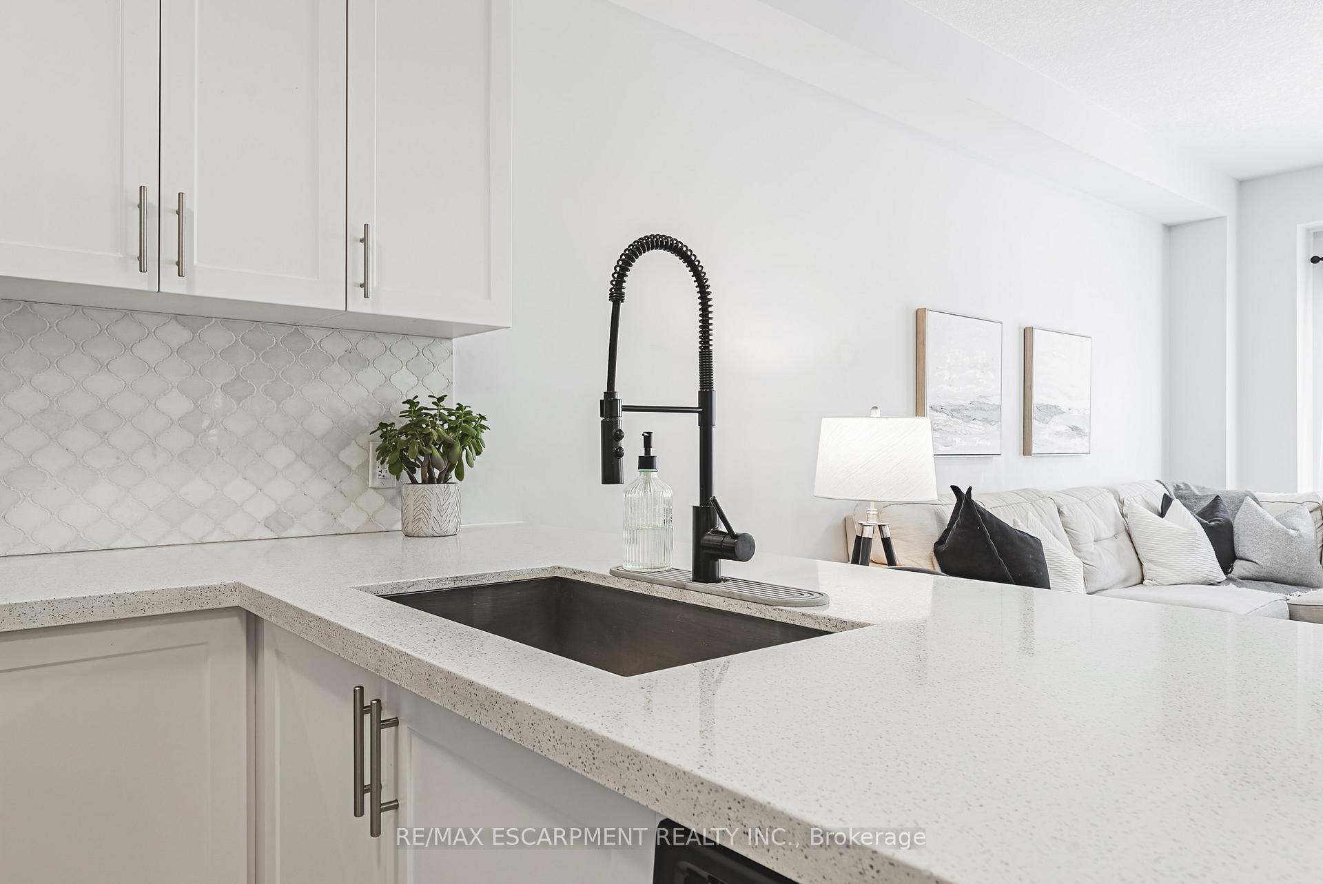 2 Bedrooms Condo at 18 Ridgeside,  Hamilton For sale