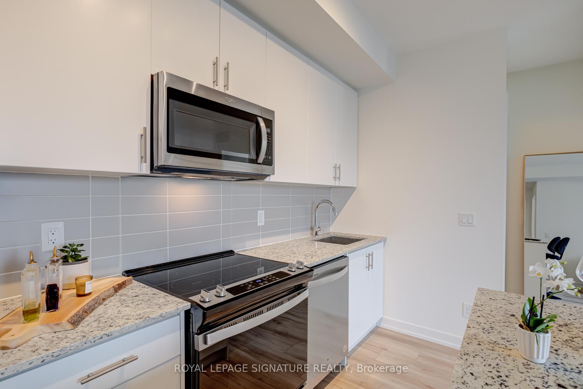 2 Bedrooms Condo at 335 Wheat Boom, Oakville For sale