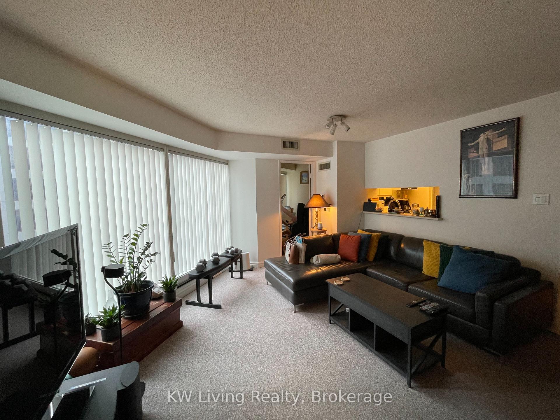 2 Bedrooms Condo at 33 University,  Toronto For sale