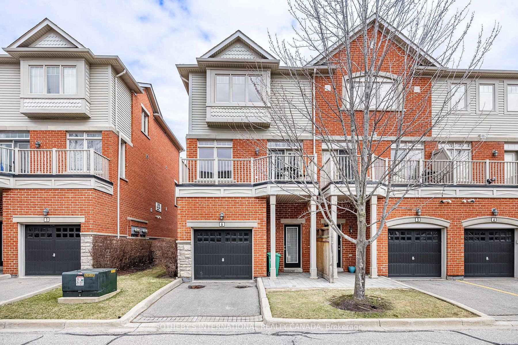 4 Bedrooms Condo at 5700 Tosca, Mississauga For sale