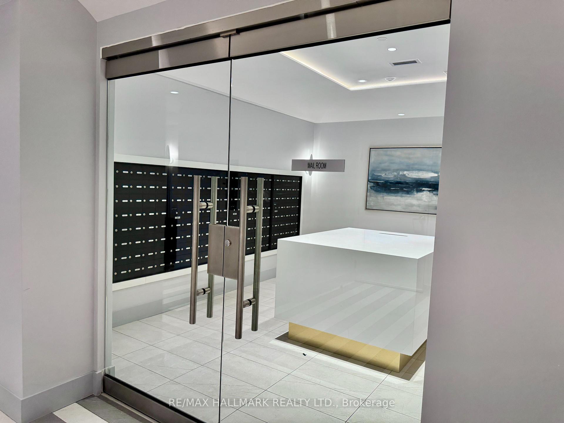 2 Bedrooms Condo at 26 Gibbs, Toronto For sale