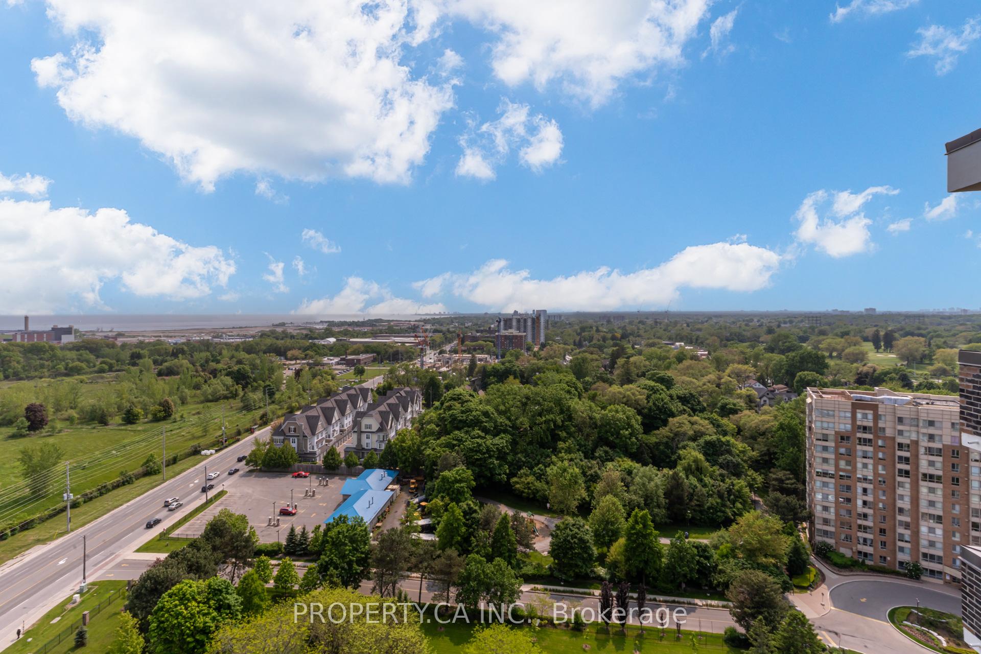 3 Bedrooms Condo at 1515 Lakeshore, Mississauga For sale