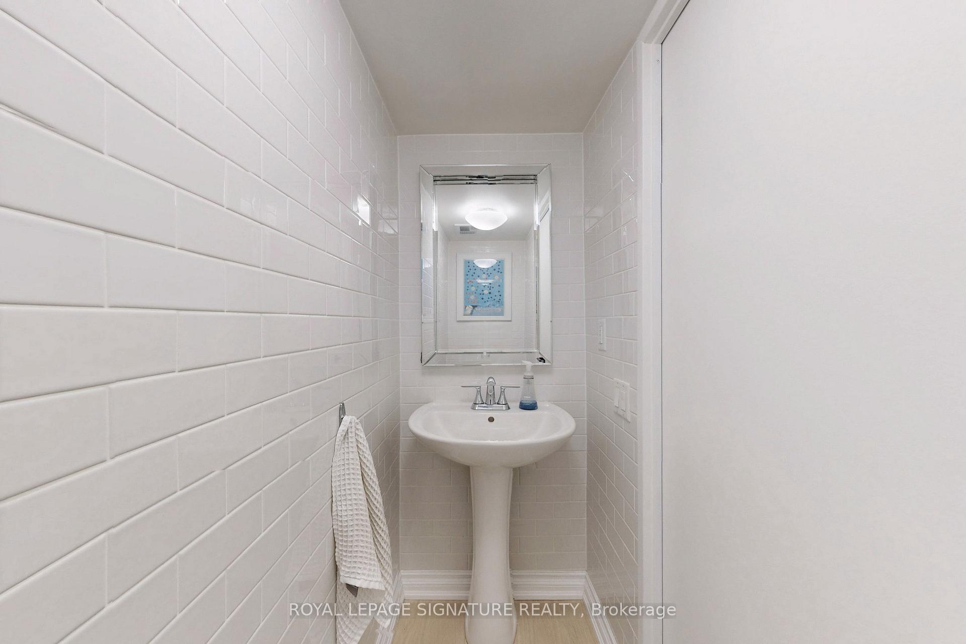 2 Bedrooms Condo at 901 Queen, Toronto For sale