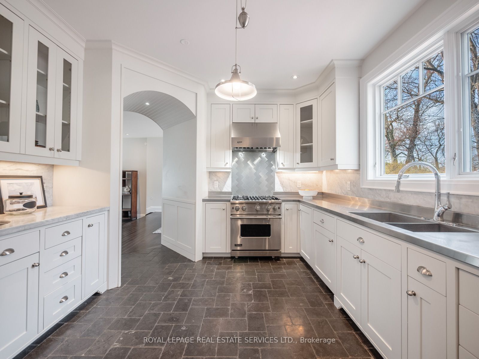29 Maple Avenue, Mississauga, ON L5H 2R5