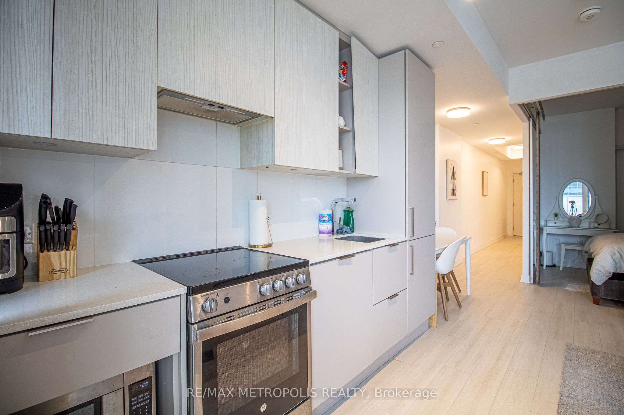 3900 Confederation Parkway, #216