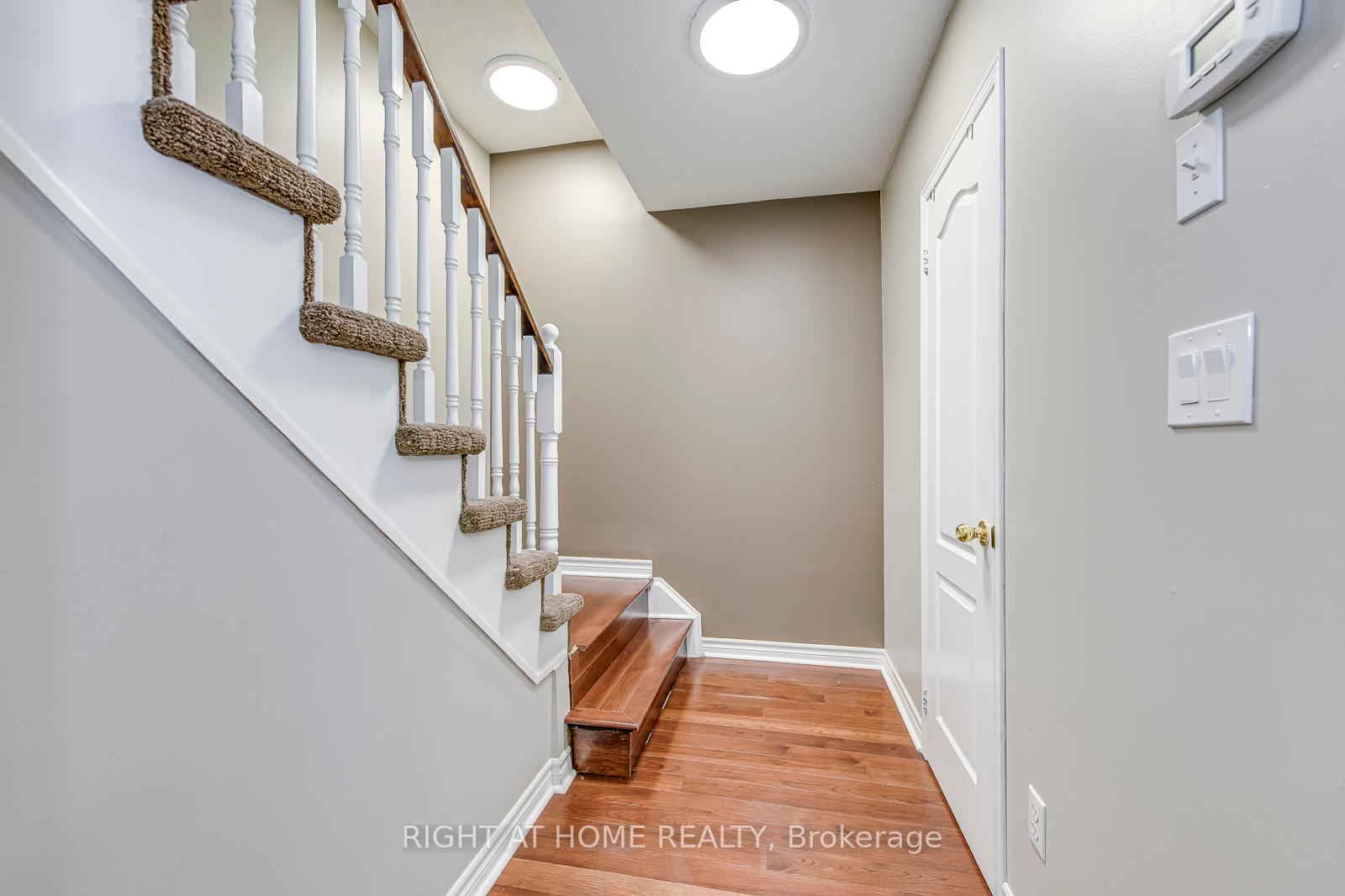 2 Bedrooms Condo at 605 Shoreline, Mississauga For sale
