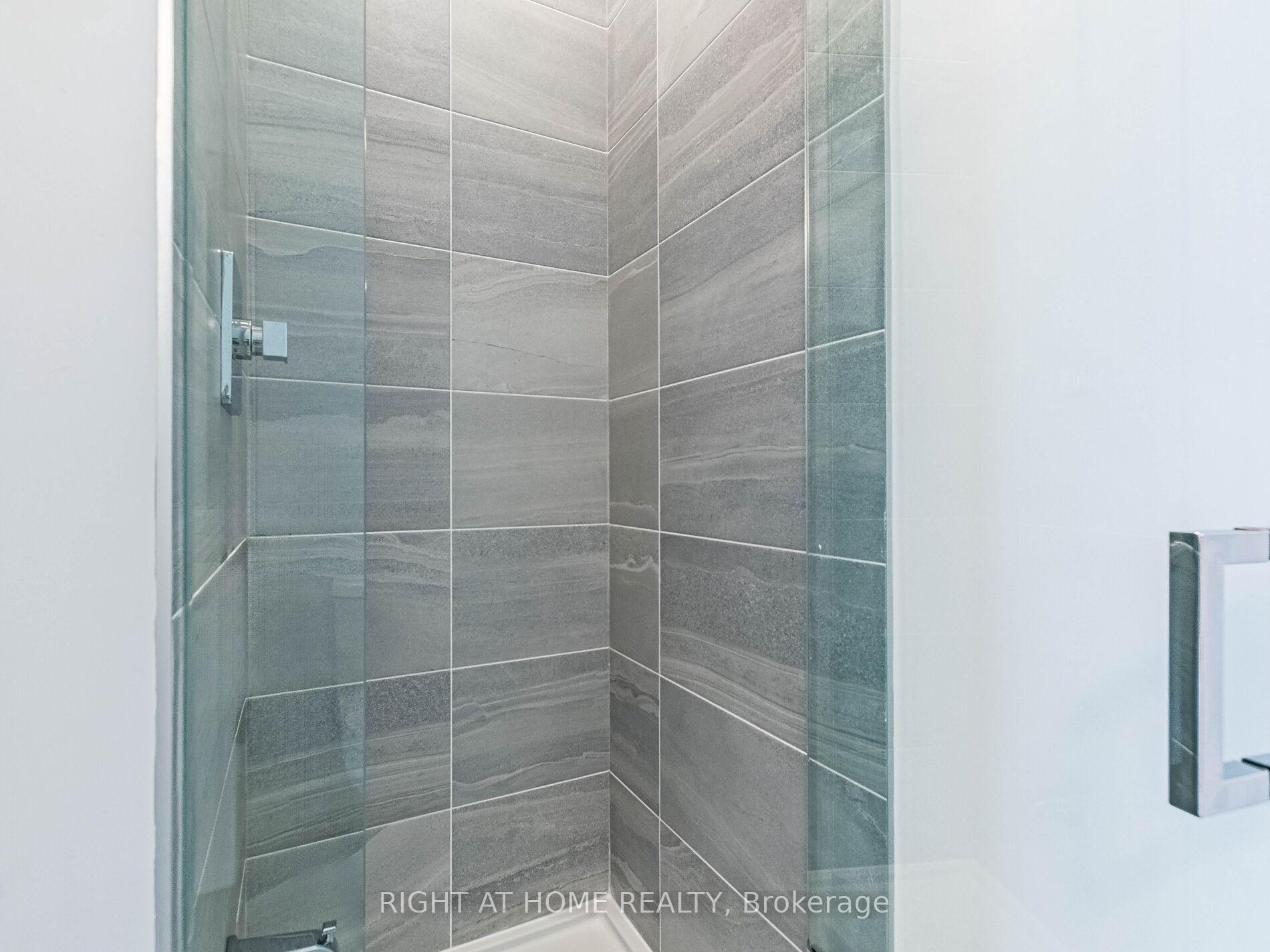 2 Bedrooms Condo at 30 Elm,  Mississauga For sale