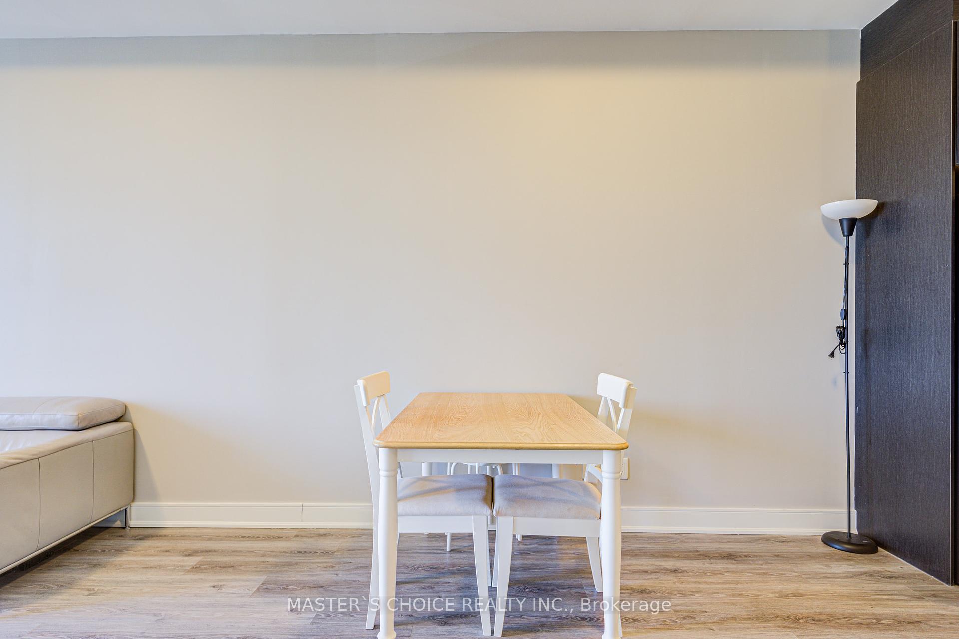 2 Bedrooms Condo at 150 Main, Hamilton For sale