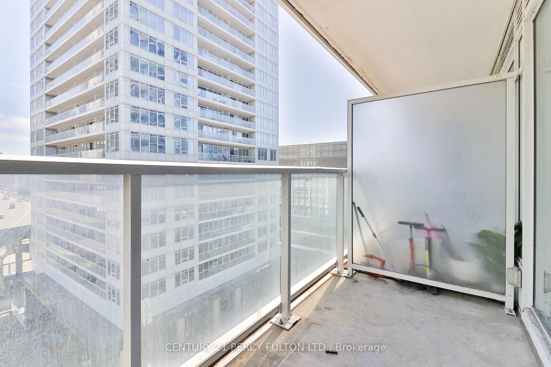 2 Bedrooms Condo at 19 Bathurst,  Toronto For sale