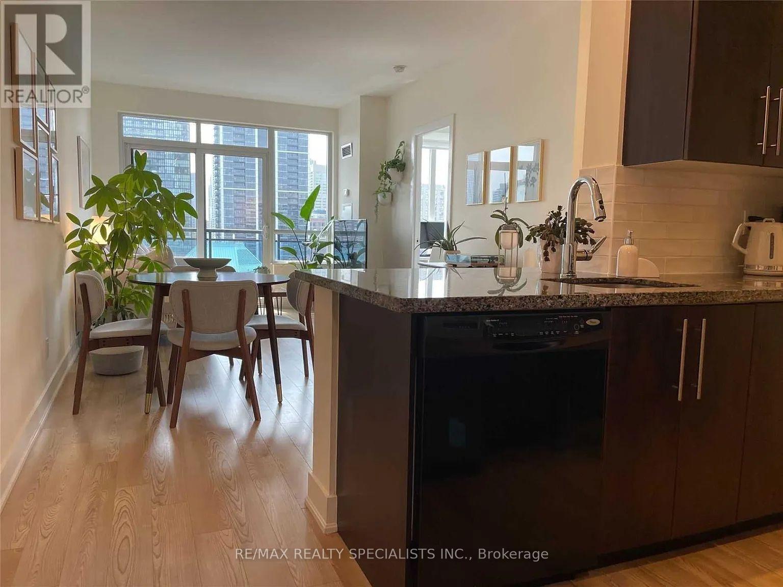 2 Bedrooms Condo at 28 Linden, Toronto For sale