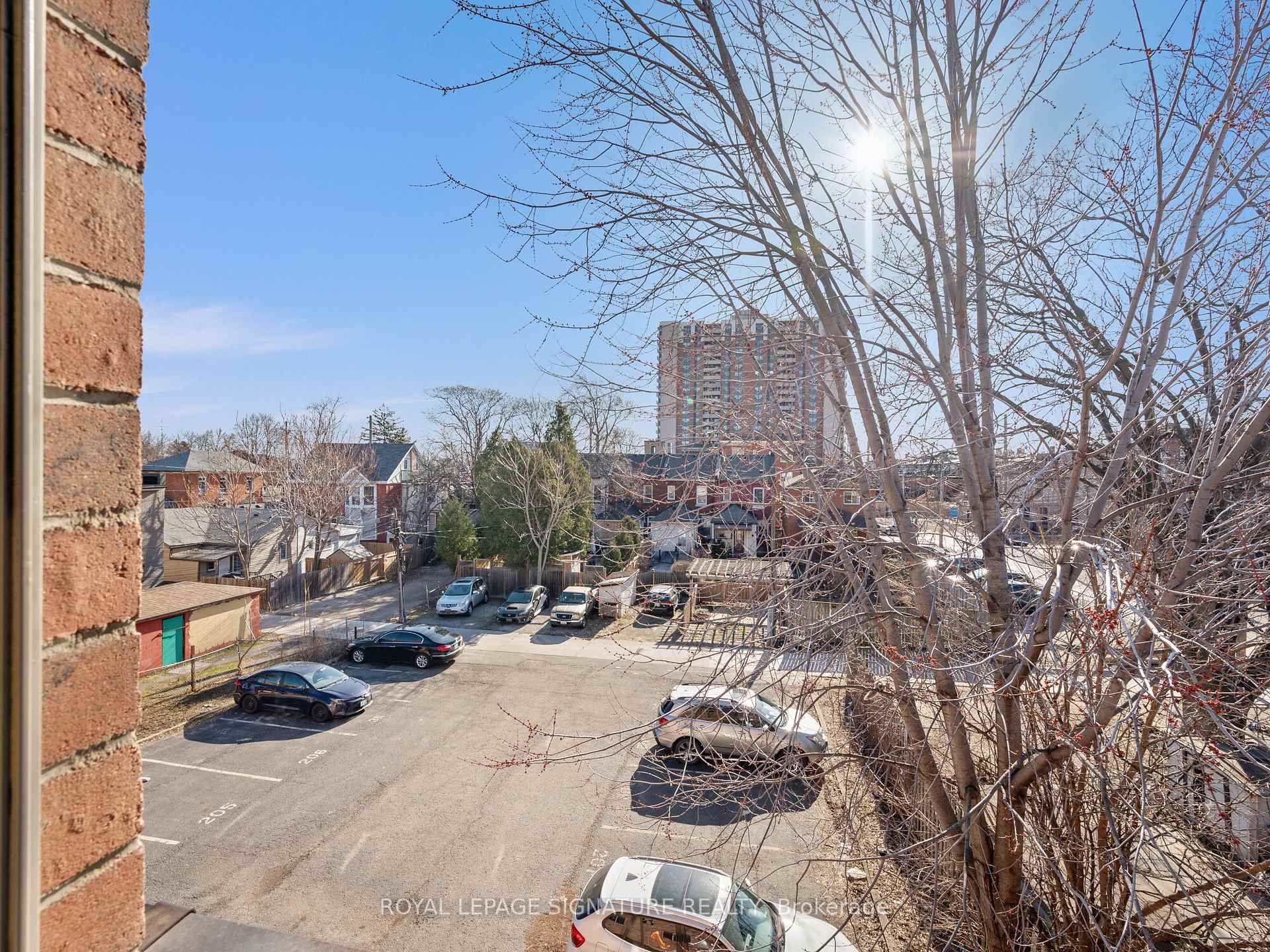 2 Bedrooms Condo at 28 Victoria, Hamilton For sale