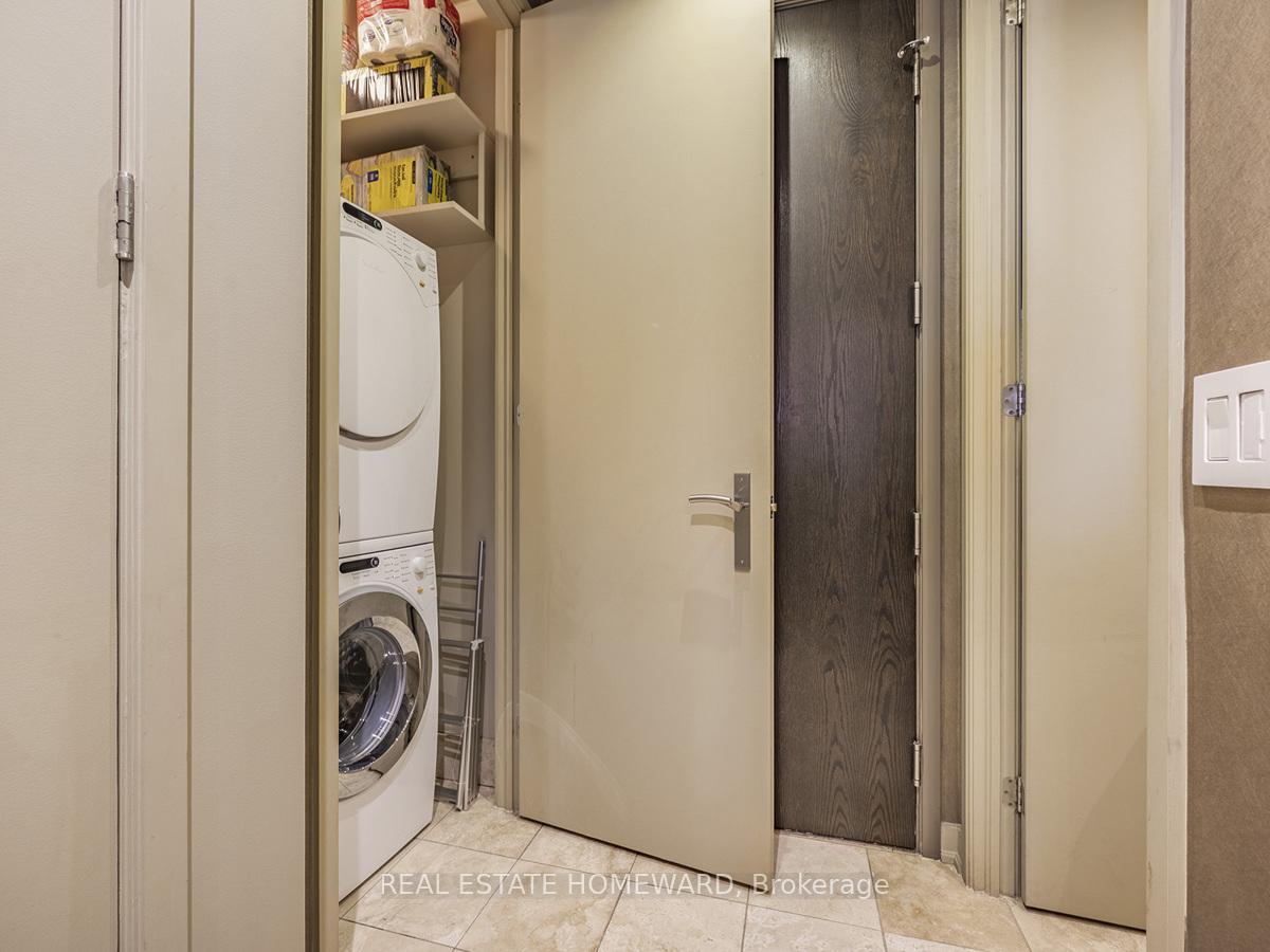2 Bedrooms Condo at 48 St Clair, Toronto For sale
