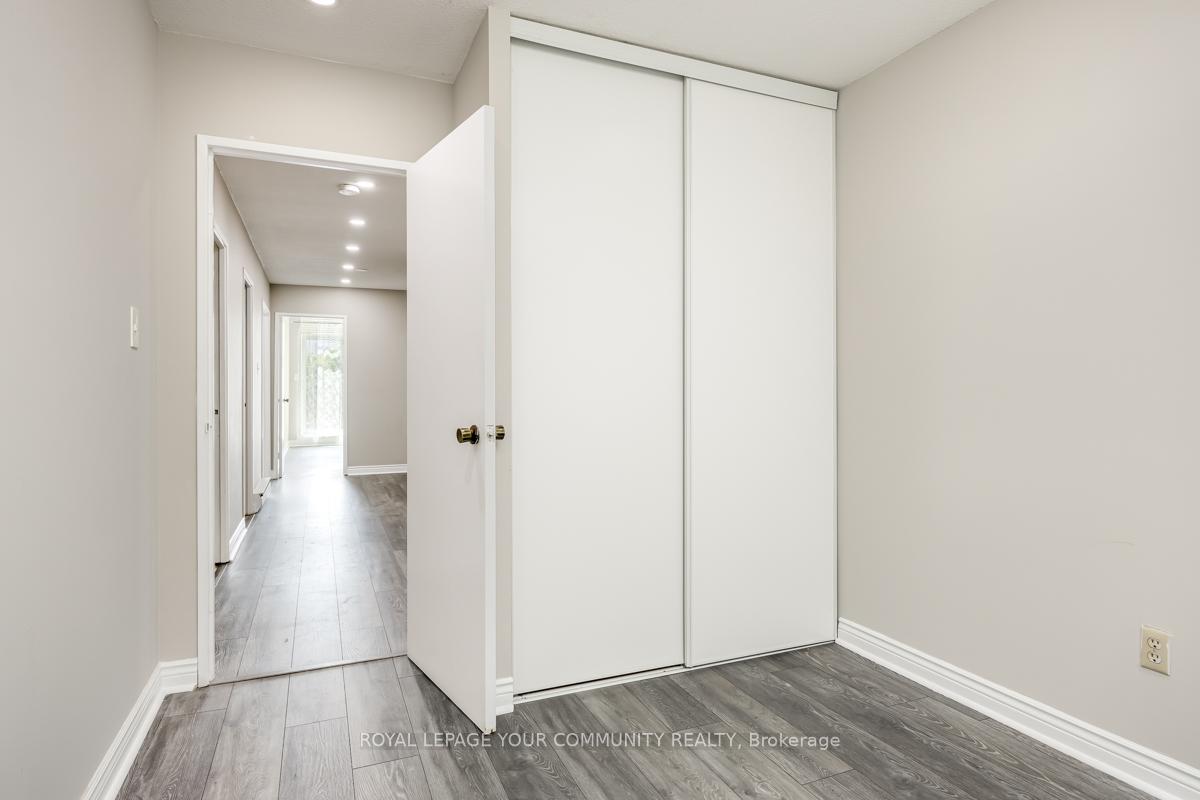 5 Bedrooms Condo at 25 Pebble, Toronto For sale
