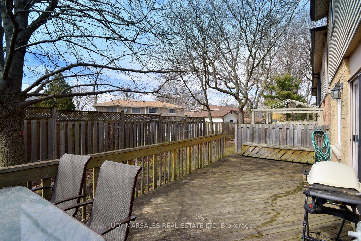 3 Bedrooms Condo at 644 Upper Paradise,  Hamilton For sale