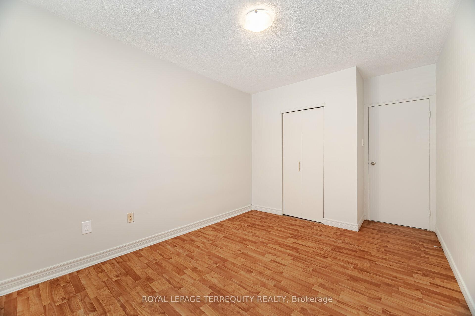 2 Bedrooms Condo at 81 Charlton, Hamilton For sale
