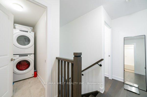 2 Bedrooms Condo at 3220 William Coltson, Oakville For sale
