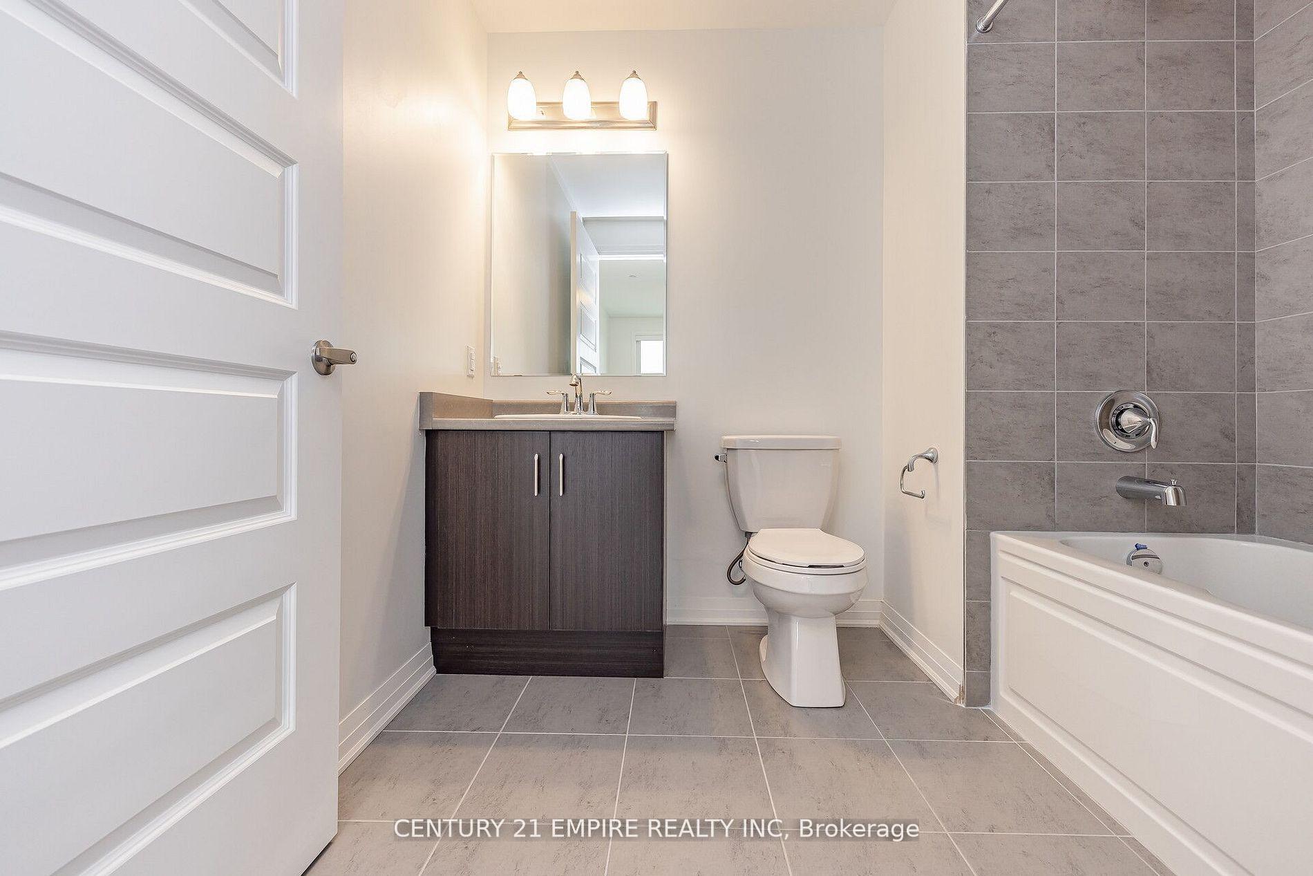2 Bedrooms Condo at 95 Dundas,  Oakville For sale