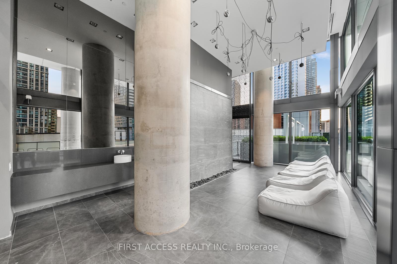 2 Bedrooms Condo at 161 Roehampton,  Toronto For sale