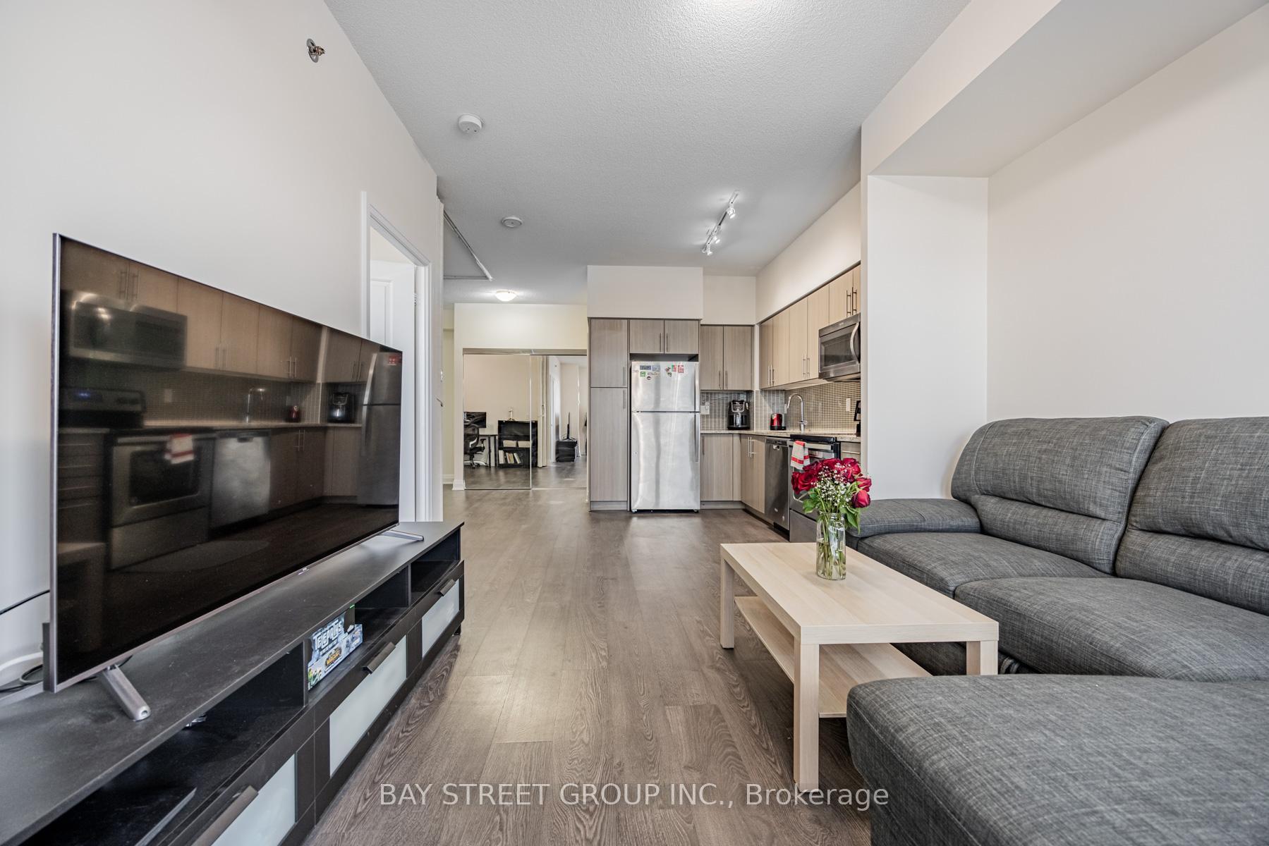 2 Bedrooms Condo at 55 Speers, Oakville For sale