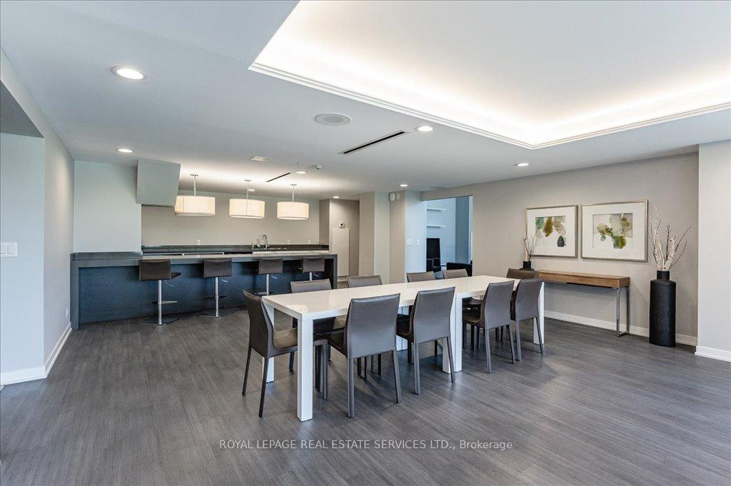 2 Bedrooms Condo at 1940 Ironstone, Burlington For sale