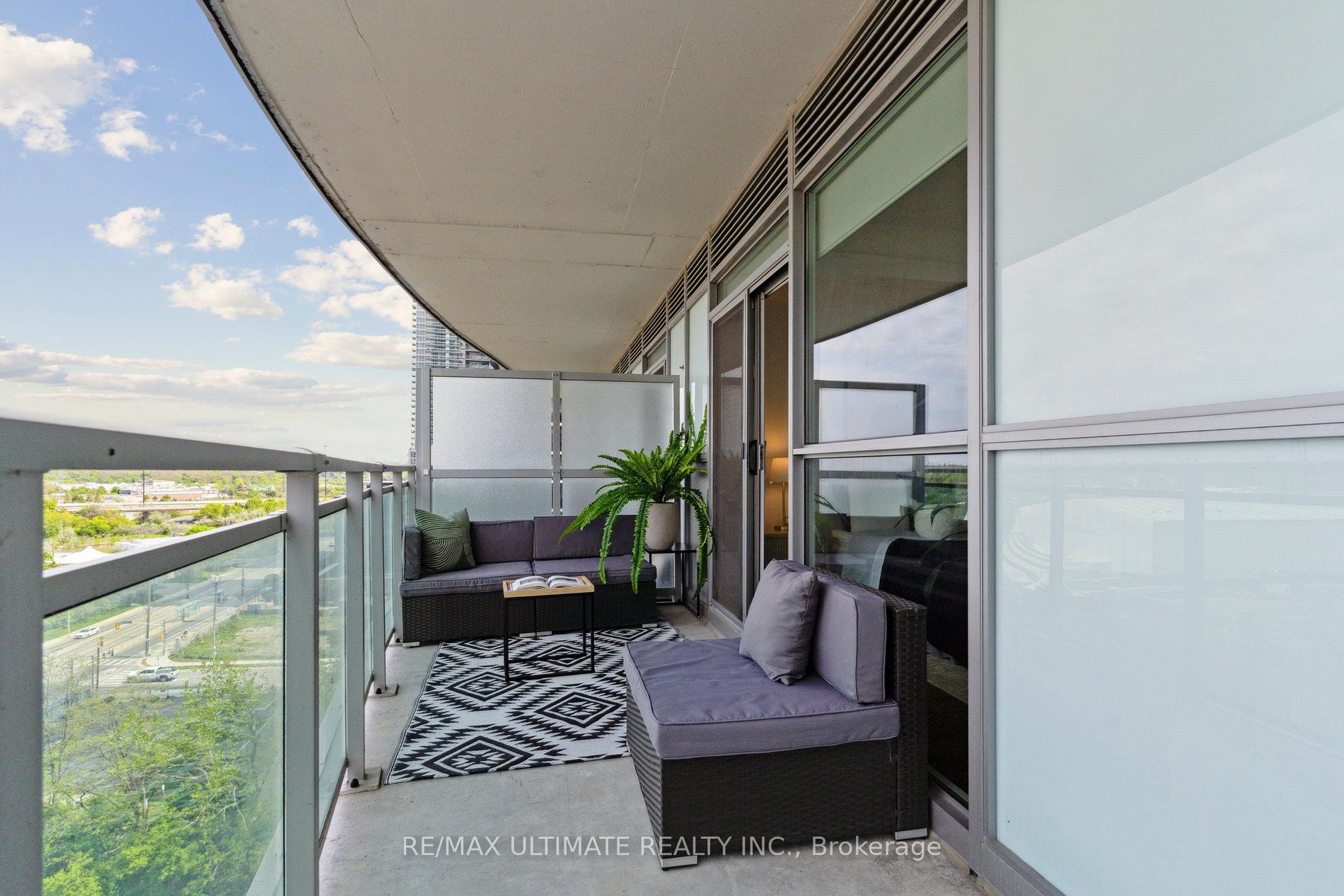 2 Bedrooms Condo at 33 Shore Breeze, Toronto For sale